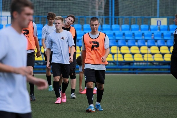 В топ-лигах Беларуси работает почти десяток тренеров до 40: многие не сделали карьеры на поле (но есть исключения), кто-то уже заявил о себе, а кому-то грозит отставка