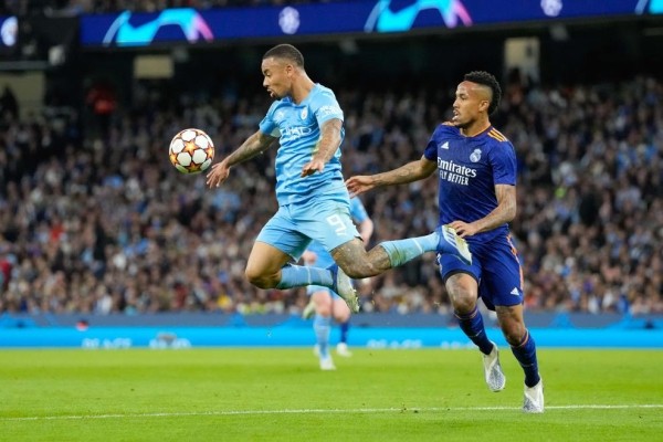 Футбол.  Лига чемпионов. 1/2 финала. "Манчестер Сити" одолел мадридский "Реал" в фееричном матче с семью мячами
 