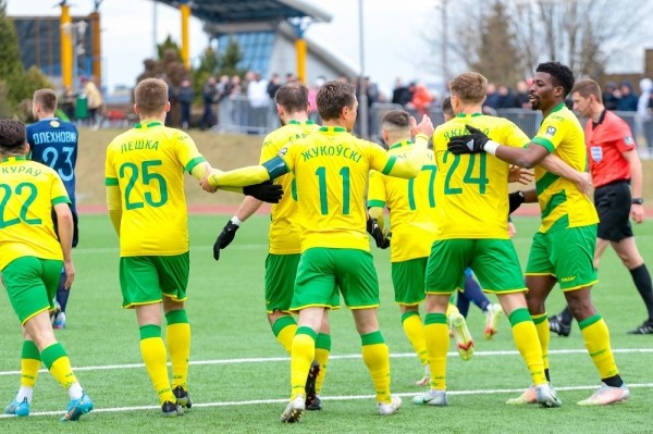 Футбол.  "Неман" сыграл вничью с "Ислочью", продлив серию без поражений
  