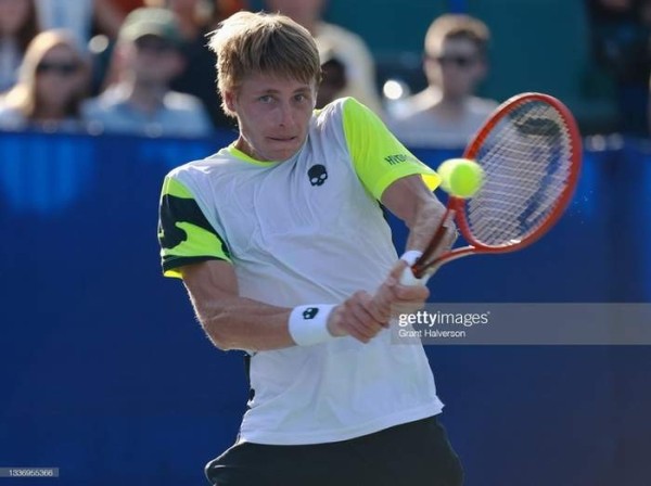 Теннис.  Илья Ивашко, взяв верх над Макензи Макдональдом, вышел в 1/8 финала турнира АТП-250 в Мюнхене
 