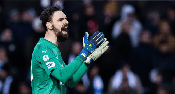 «Пропустил четыре, пообщался с Хомутовским – в следующем туре отстоял на ноль». Беларус заиграл в высшей лиге Швеции после 30 и за 5 матчей заработал прибавку