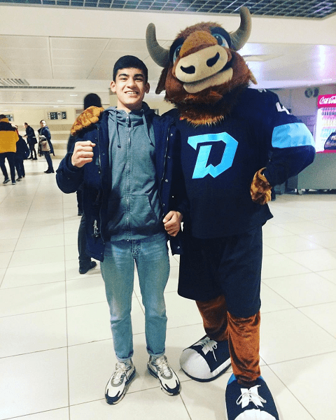 В 2020-м юного фаната хоккейного «Динамо» после пыток силовиков спасал главврач детской больницы – теперь оба в Украине и помогают ей в войну