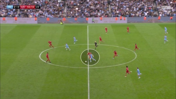 «Сити» играл через дальние передачи (внезапно!), у «Ливерпуля» проблемы в прессинге (тоже шок!). Де Брюйне – супер (не сюрприз!)