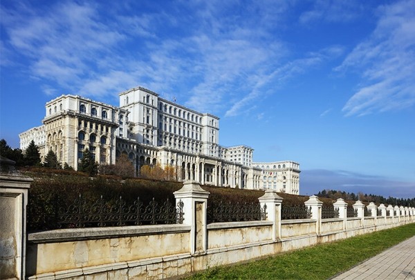 В 1989-м в Румынии расстреляли Чаушеску. Из-за этого два клуба не доиграли сезон В 1989-м в Румынии расстреляли Чаушеску. Из-за этого два клуба не доиграли сезон