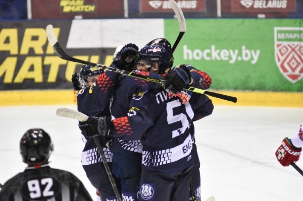 Хоккей. Parimatch-Экстралига. "Металлург" во второй раз подряд одолел "Юность" и сравнял счет в финальной серии
Хоккей. Parimatch-Экстралига. "Металлург" во второй раз подряд одолел "Юность" и сравнял счет в финальной серии