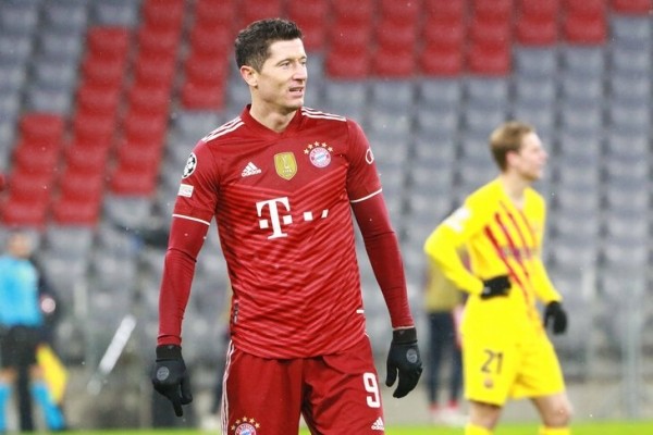 Похоже, Левандовски выбрал «Барсу». Однако «Бавария» хочет 60 млн и не отпустит поляка, пока не найдет замену Похоже, Левандовски выбрал «Барсу». Однако «Бавария» хочет 60 млн и не отпустит поляка, пока не найдет замену