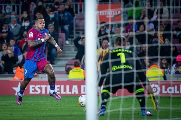 Футбол.  Чемпионат Испании. "Барселона" потерпела поражение от "Кадиса". Каталонцы отстают от "Реала" на 15 очков
 