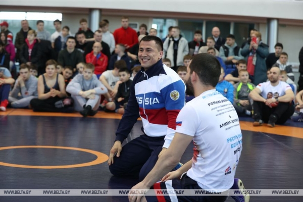 "Для детей это праздник". В Минске олимпийские чемпионы Беларуси и России провели мастер-классы