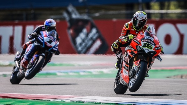 Дэжавю наадварот. Другі этап сусветнага Супербайка ў Асэне стаў амаль што люстраным адбіткам першага Дэжавю наадварот. Другі этап сусветнага Супербайка ў Асэне стаў амаль што люстраным адбіткам першага