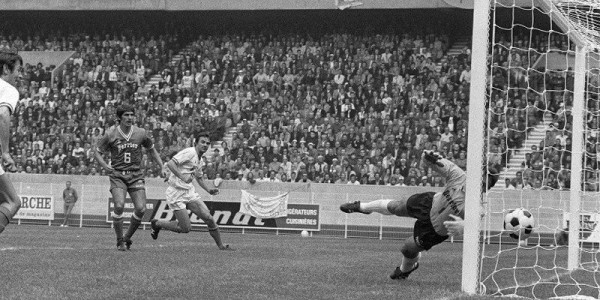 Беларус, поддержавший Украину, перешел в Д2 Франции. Его новый клуб за 117 лет истории брал трофеи, падал в любители, использовался для борьбы за независимость