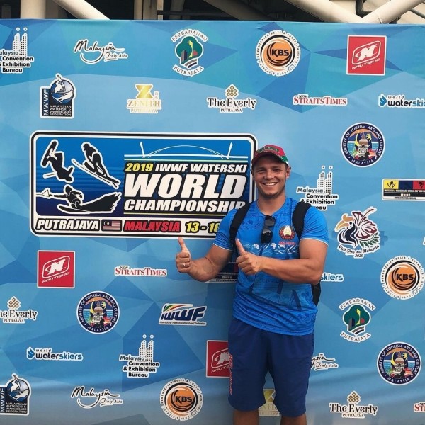 «Девятовский всегда был за Лукашенко. Мол, в стране все спокойно». Воднолыжник – о попытке суицида главного тренера и о том, как в Беларуси загибается спорт