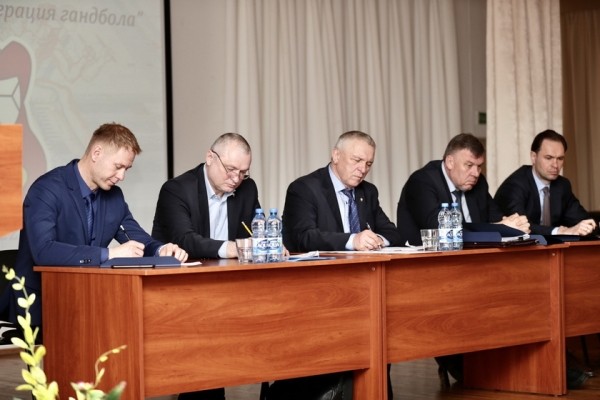 Гандбол.  Юрий Шевцов сохранил пост главного тренера сборной Беларуси, Дмитрий Никуленков сменил в штабе Игоря Папругу
 