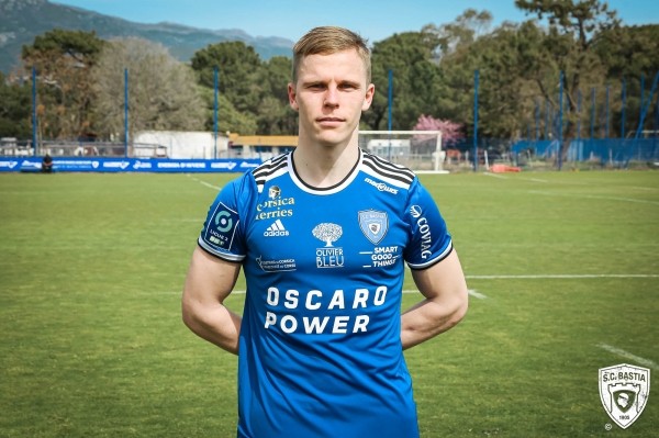 Беларус, поддержавший Украину, перешел в Д2 Франции. Его новый клуб за 117 лет истории брал трофеи, падал в любители, использовался для борьбы за независимость