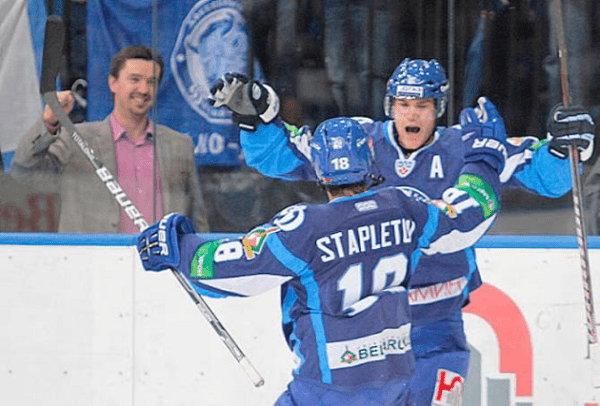 Экс-сотрудник «Динамо» и ФХБ уважал Запад, а теперь работает на оправдывающих русский фашизм. Его сестра в пуле Лукашенко, хотя была на протесте в 2020-м