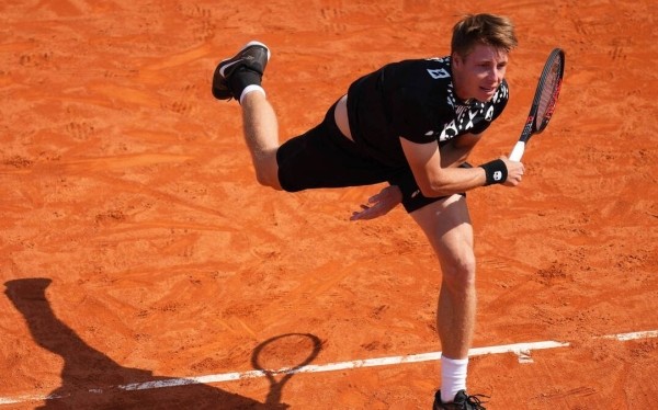 Теннис.  Илья Ивашко взял первый сет у Николоза Басилашвили на турнире в Мюнхене, но завершил борьбу
 