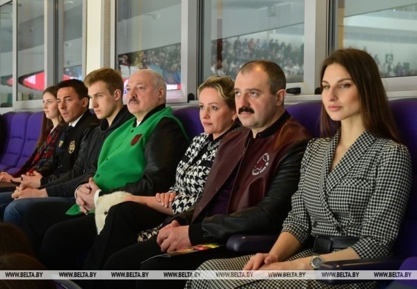 Хоккей.  Александр Лукашенко вышел на лед "Минск-Арены" после решающего матча финальной серии
&nbsp;&nbsp;