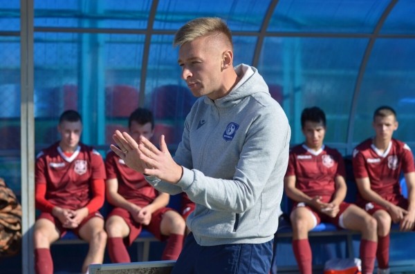 «Энергетик-БГУ» готовит не только молодых игроков, но и бывших – в качестве тренеров: получается помощь клубу, опыт за границей и место главного в «вышке» «Энергетик-БГУ» готовит не только молодых игроков, но и бывших – в качестве тренеров: получается помощь клубу, опыт за границей и место главного в «вышке»