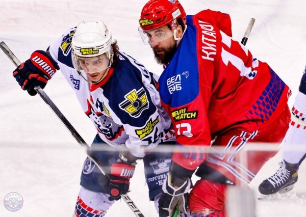 Хоккей.  Parimatch-Экстралига. Финал. В третьем матче "Металлург" переиграл "Юность" и сократил отставание в серии
 