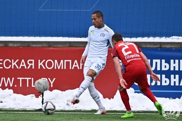 Футбол.  Чемпионат Беларуси. 2-й тур. Осечка минского "Динамо", вторая победа БАТЭ, спасение "Ислочи" — в полной картине субботы 
  