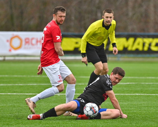 «Трактор» из Д3, где играл Кисляк, представил форму у катафалка с рекламой похорон – это сфера нового генспонсора, на него работает форвард команды