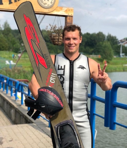 «Девятовский всегда был за Лукашенко. Мол, в стране все спокойно». Воднолыжник – о попытке суицида главного тренера и о том, как в Беларуси загибается спорт