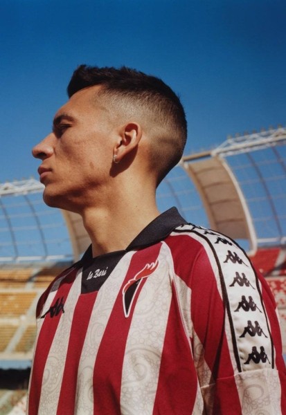 Клуб, где Кутузов закончил карьеру, стильно презентовал свою новую форму. Спустя годы в миноре он снова рвется в сильнейший дивизион Клуб, где Кутузов закончил карьеру, стильно презентовал свою новую форму. Спустя годы в миноре он снова рвется в сильнейший дивизион