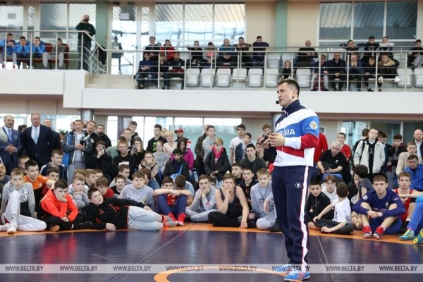 "Для детей это праздник". В Минске олимпийские чемпионы Беларуси и России провели мастер-классы