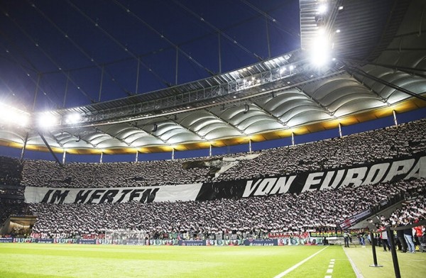 Болельщики «Айнтрахта» захватили «Камп Ноу»: выкупили 30 тысяч билетов и освистали «Барсу» 