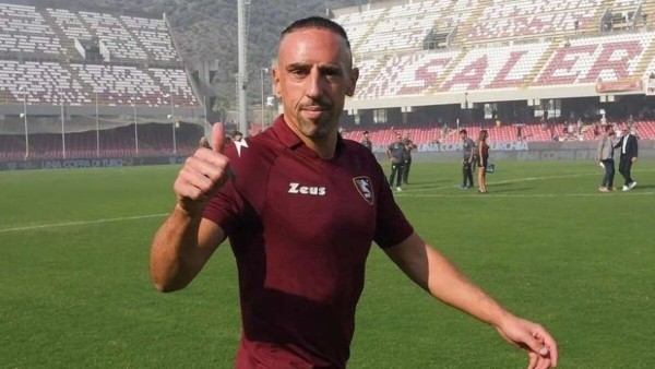 Футбол.  Франк Рибери сравнил Душана Влаховича из "Ювентуса" с форвардом "Баварии" Робертом Левандовски
 