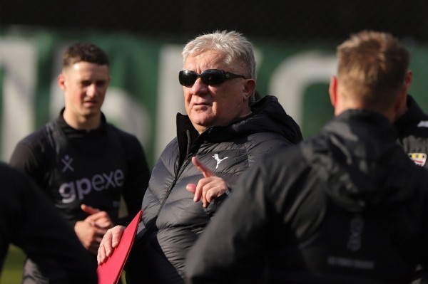 Футбол.  Беларусбанк — чемпионат Беларуси. 4-й тур. "Шахтер" примет БАТЭ, минское "Динамо" — "Белшину". Онлайн — в 13.00
  