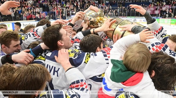 С волей к победе: хоккейную команду "Металлург" чествовали в Жлобине С волей к победе: хоккейную команду "Металлург" чествовали в Жлобине