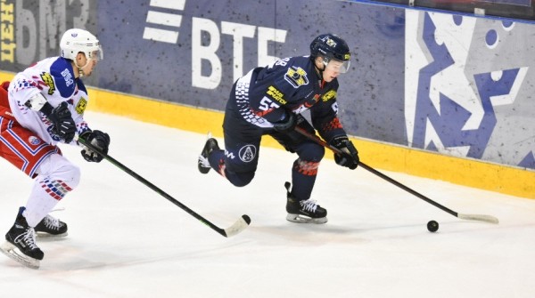 Хоккеисты "Металлурга" одержали первую победу в финале Кубка Президента