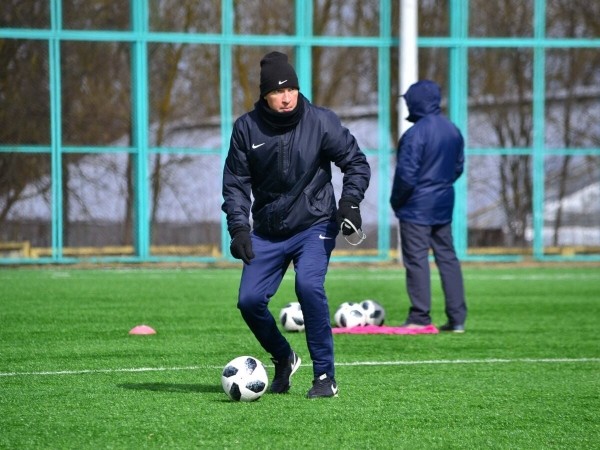 В топ-лигах Беларуси работает почти десяток тренеров до 40: многие не сделали карьеры на поле (но есть исключения), кто-то уже заявил о себе, а кому-то грозит отставка