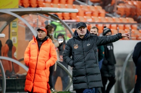 Футбол.  Президент "Урала" о возможном назначении Гончаренко: разговоры о смене тренера считаем несвоевременными и вредными
 