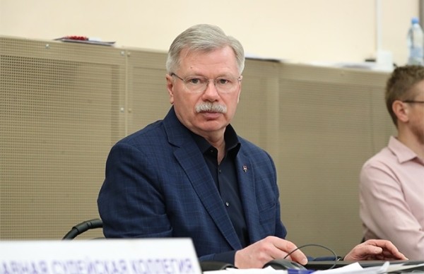 Они возглавляют сборные Беларуси уже очень давно (кто-то дольше Лукашенко) – эти люди сильнее оценок «неуд», санкций от МОК и даже репрессий от режима Они возглавляют сборные Беларуси уже очень давно (кто-то дольше Лукашенко) – эти люди сильнее оценок «неуд», санкций от МОК и даже репрессий от режима