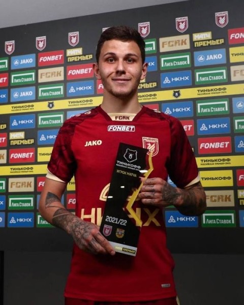 Футбол. Виталий Лисакович признан лучшим игроком матча чемпионата Росссии "Рубин" — "Арсенал"
Футбол. Виталий Лисакович признан лучшим игроком матча чемпионата Росссии "Рубин" — "Арсенал"