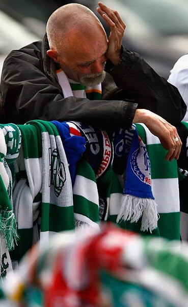 Легенда «Селтика» остановила вражду с «Рейнджерс». Его гроб несли игроки главного соперника