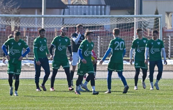 Единственные сборы вне Беларуси и России, игроки с опытом националки, главные тренеры младше 30. Как команды Д2 подготовились к новому сезону &ndash; всего-то в 24 матча