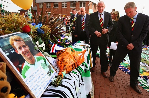 Легенда «Селтика» остановила вражду с «Рейнджерс». Его гроб несли игроки главного соперника