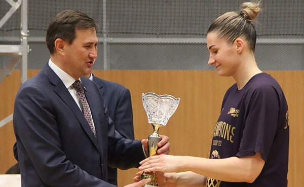 Опытные игроки могут стать ненужными (даже в женской сборной), ответ федерации – истерика без желания диалога. Чем грозят санкции баскетболу Беларуси