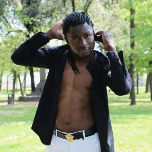 Джозеф Минала радикально сменил имидж. Ну что, все еще выглядит на 40? Джозеф Минала радикально сменил имидж. Ну что, все еще выглядит на 40?