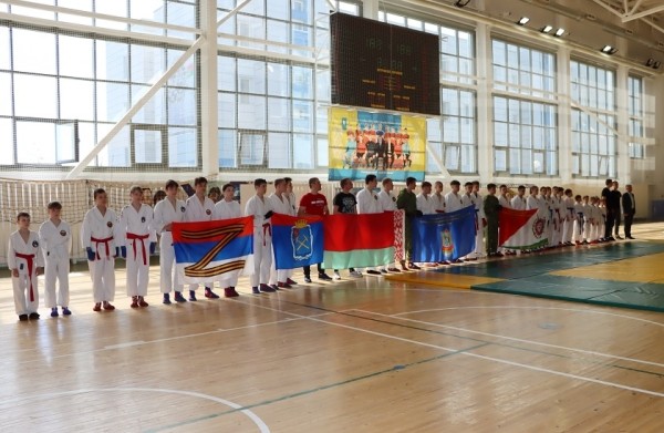 🤦🏻♀️ Крынж дня: расіяне прыехалі на турнір у Стоўбцы са сцягам з літарай Z 🤦🏻♀️ Крынж дня: расіяне прыехалі на турнір у Стоўбцы са сцягам з літарай Z