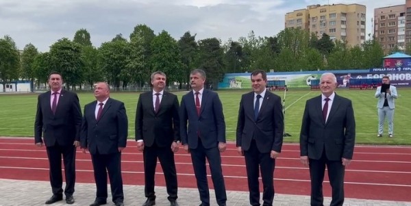 Футбол. Сергей Ковальчук, Владимир Базанов, Валерий Вакульчик с аншлагом на трибунах открыли стадион в Барановичах
Футбол. Сергей Ковальчук, Владимир Базанов, Валерий Вакульчик с аншлагом на трибунах открыли стадион в Барановичах