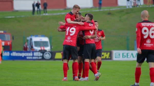 Футболисты "Слуцка" и "Славии" победили в играх чемпионата Беларуси 