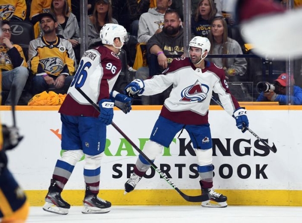 Хоккей. НХЛ. Кубок Стэнли. "Колорадо" закрыл серию с "Нэшвиллом", "Флорида" сравняла счет в противостоянии с "Вашингтоном"
Хоккей. НХЛ. Кубок Стэнли. "Колорадо" закрыл серию с "Нэшвиллом", "Флорида" сравняла счет в противостоянии с "Вашингтоном"