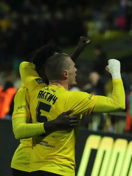 Футбол. "Шахтер" подбирается к БАТЭ, аутсайдеры по-прежнему без побед — полная картина 8-го тура высшей лиги
Футбол. "Шахтер" подбирается к БАТЭ, аутсайдеры по-прежнему без побед — полная картина 8-го тура высшей лиги