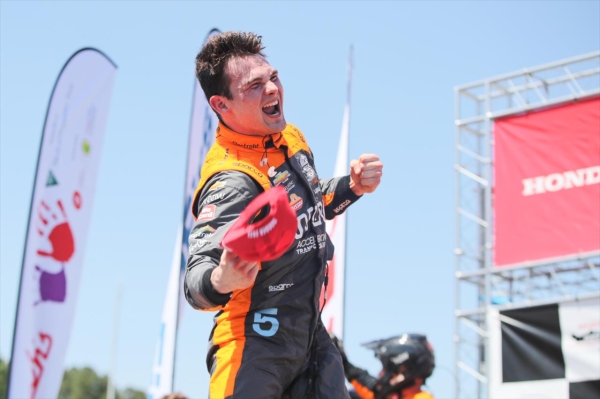 Прарыў і перамога О’Ворда і халодны душ для Ньюгардэна. Этап серыі IndyCar у Алабаме быў багатым на сенсацыі