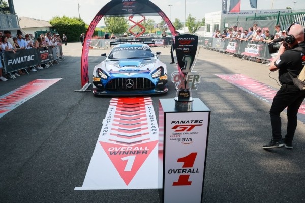 Akkodis ASP – Team WRT, лік 1:1. Абмен ўдарамі на этапе серыі GT World Challenge Europe на трасе Маньі-Кур