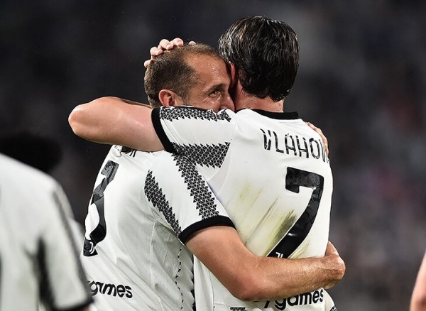 Кьеллини красиво попрощался: никаких слез, только широченная улыбка. Сделал круг почета прямо во время матча! Кьеллини красиво попрощался: никаких слез, только широченная улыбка. Сделал круг почета прямо во время матча!