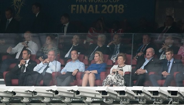 Как Лукашенко воюет с боссом олимпийского движения: обмен подарками и письмами, санкции и дети, эпичная банда Баха